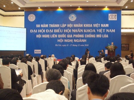 The annual meeting on prevention of blindness opened in Hanoi on December 11. (Photo:cpv.org.vn)